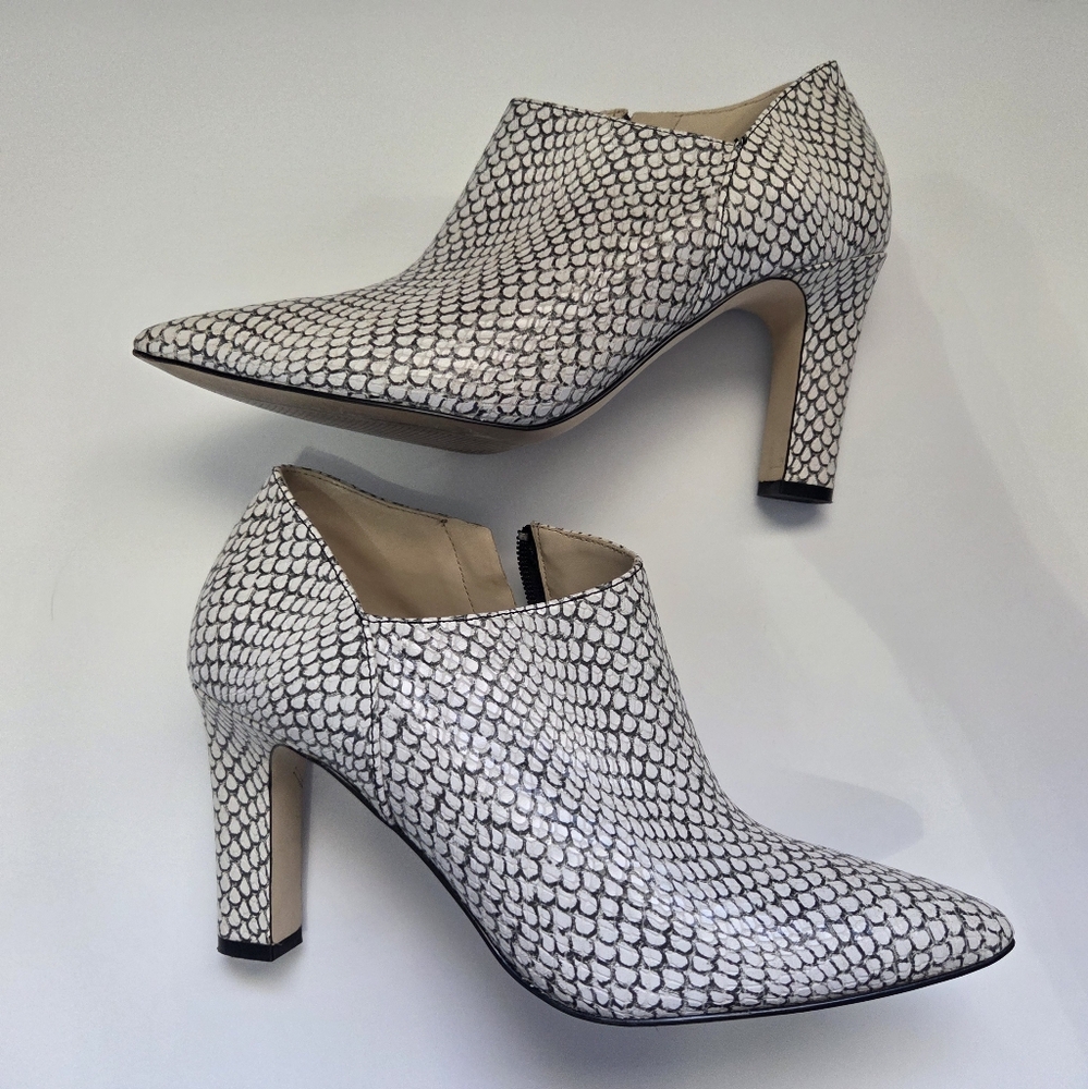 Cole Haan Vestry Pointed Toe Pump Bootie Snakeskin Print Black & White Size 8